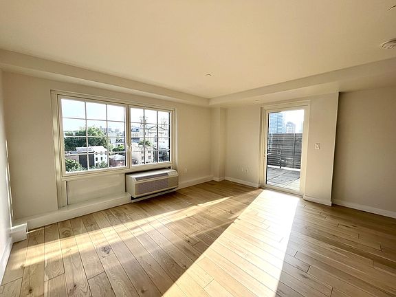 3rd image of 555 Waverly Ave APT 7N