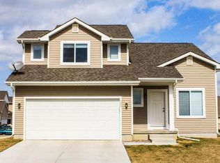 533 Prairie Ridge Dr, Huxley, IA 50124