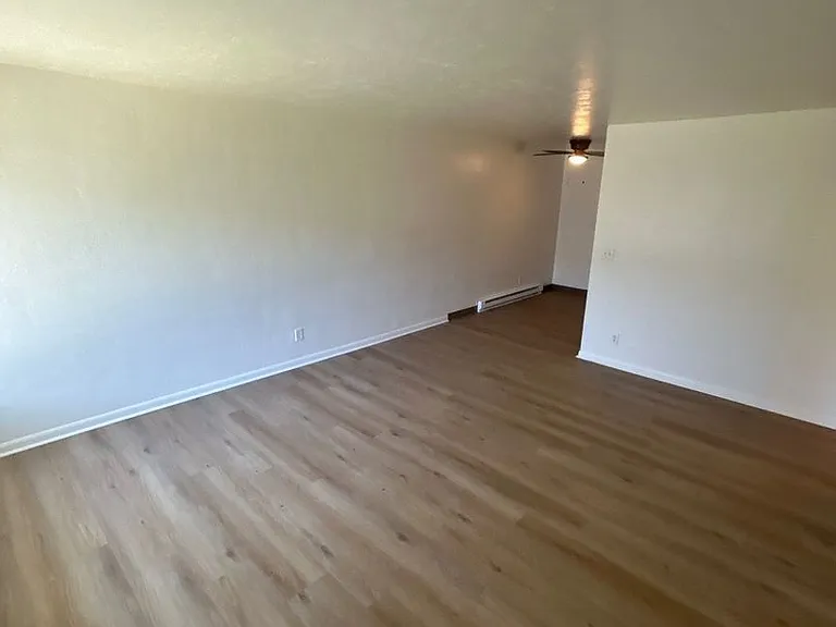 1835 Beach Ave NE #7 — Photo 4