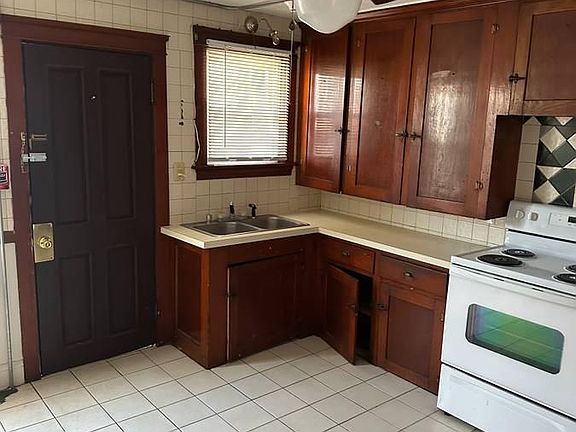 2nd image of 69 West St APT 3