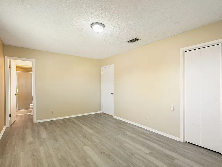 97 Michelle Dr — Photo 6