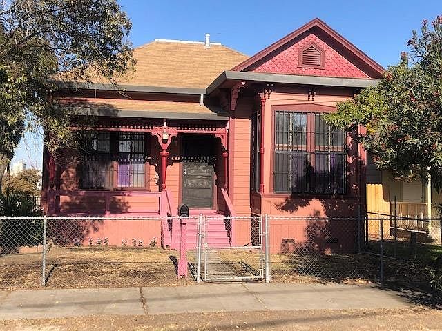1st image of 407 E Worth St
