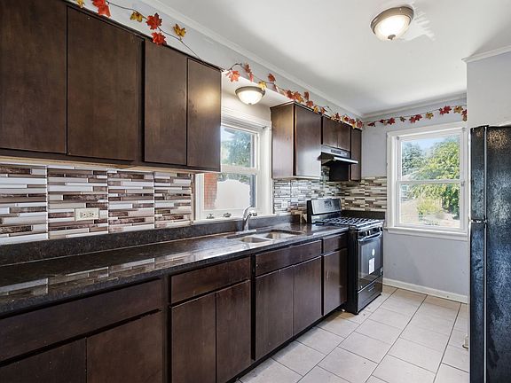 5th image of 524 W 127th Pl