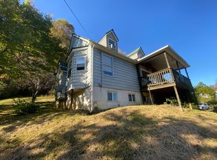 77 1st Ave, Ansted, WV 25812