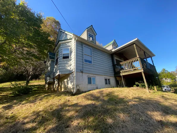 77 1st Ave, Ansted, WV 25812