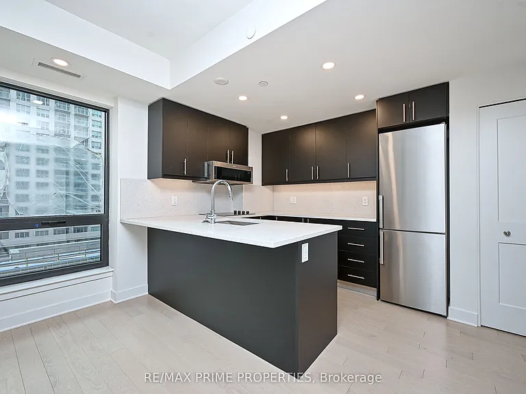 180 George St #508 — Photo 9