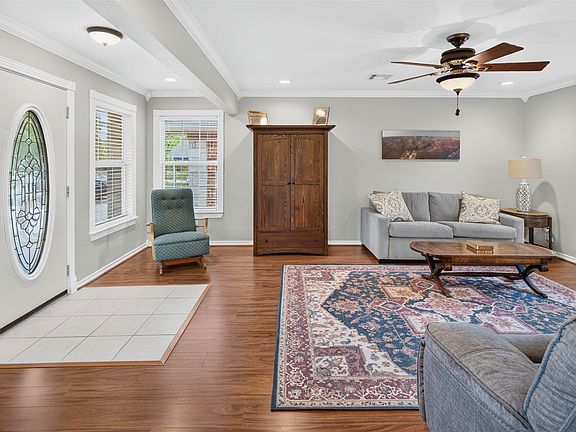 3rd image of 590 Bosque Ln