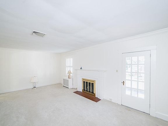 5th image of 4418 Goodview St