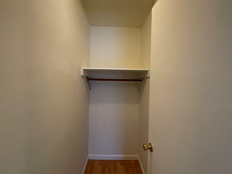 506 Athol Ave — Photo 3