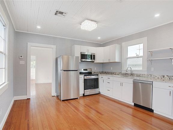 5th image of 1010 Avenue A