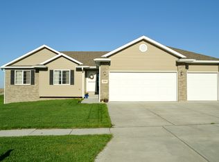 2146 N Locust St, Wahoo, NE 68066