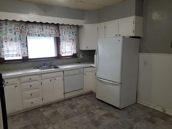 4th image of 875 Hertel Ave
