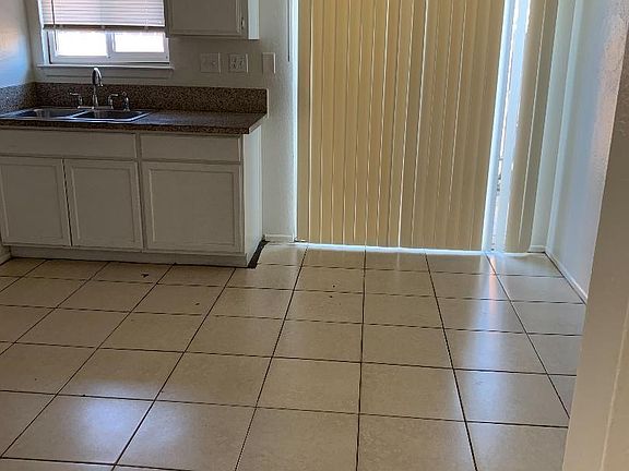 4th image of 15862 Green Hill Dr APT 1