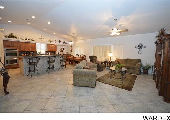 3rd image of 2073 E Desert Lakes Dr
