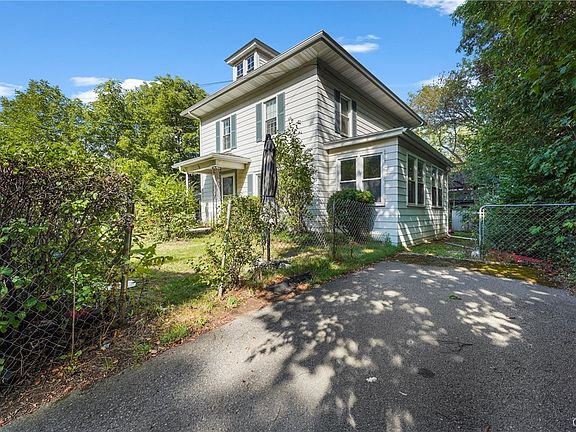 5th image of 108 Cayuga St