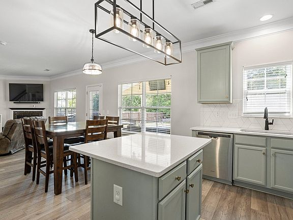5th image of 2023 Heron Pointe Dr