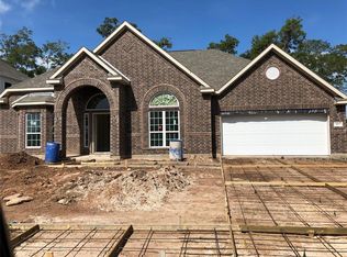403 Bentwood Way, Clute, TX 77531