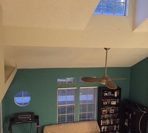 Cathedral Ceiling, Bright, Open floor plan