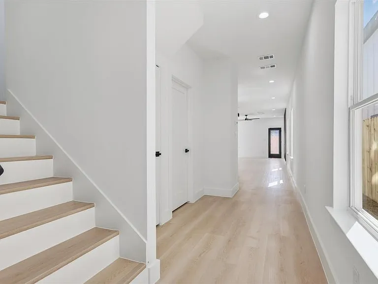 2534 Lowery St — Photo 6