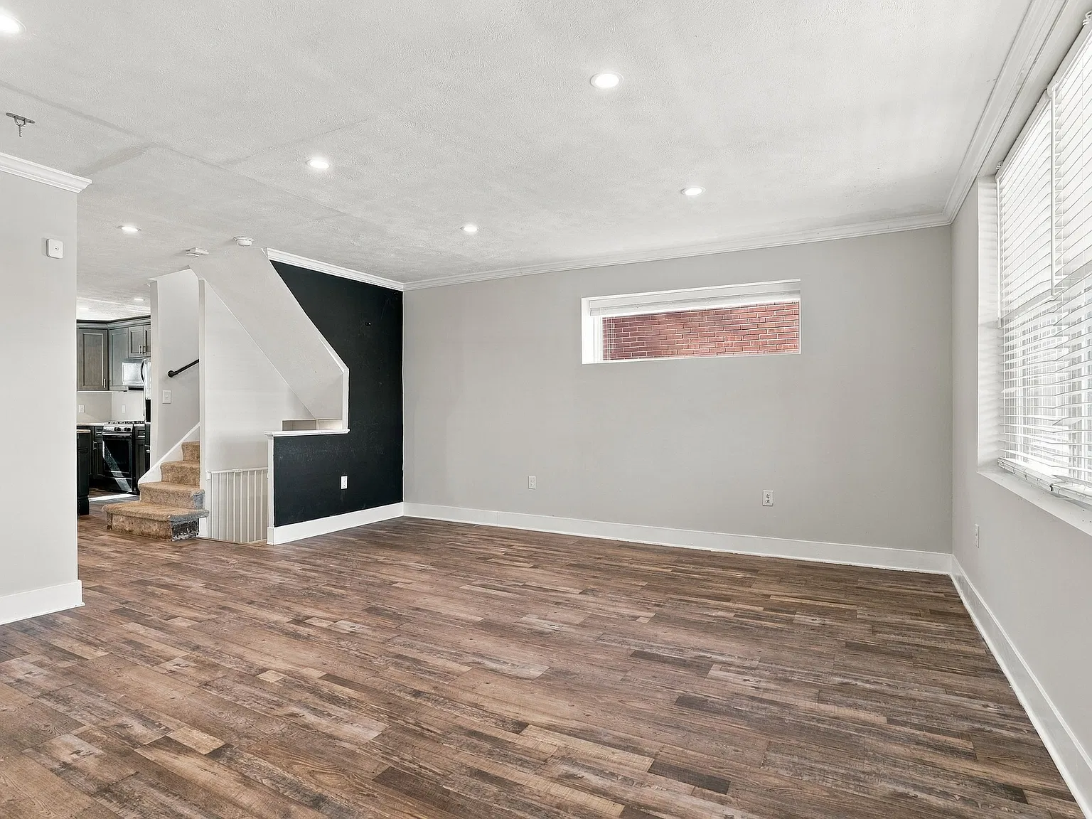 3 bed, 2.5 bath, 1600 sqft, $2,100 — Photo 4