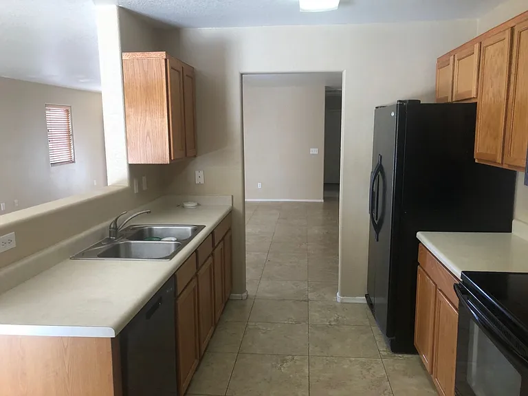 1790 E Silktassel Trl — Photo 5