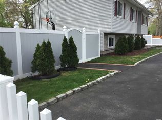 84 Main Ave, Wheatley Heights, NY 11798
