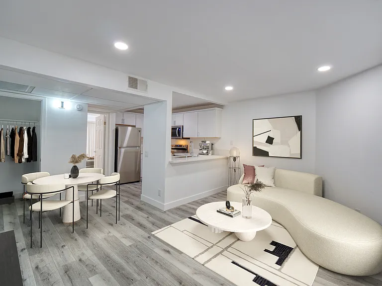 301 North Alvarado Street — Photo 28