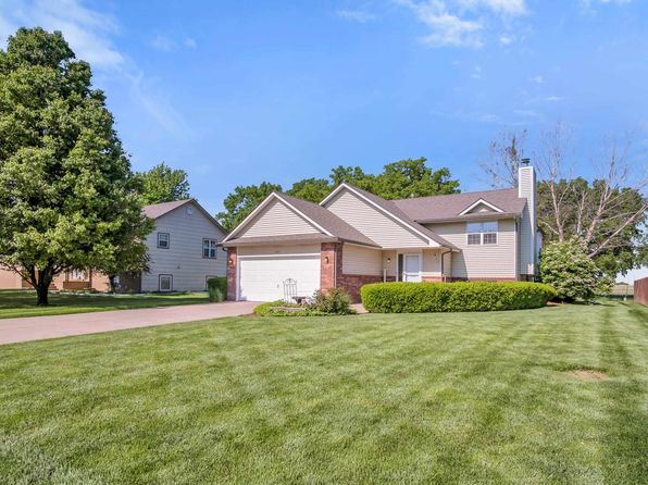 1303 Redbud Ct, Halstead, KS 67056