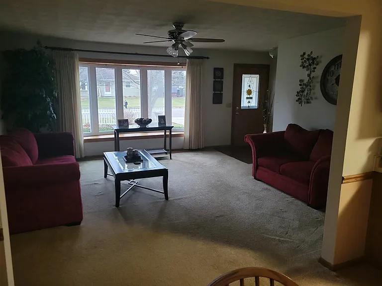1713 Clover Ln — Photo 6