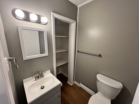 4th image of 809 Burmont Rd #2