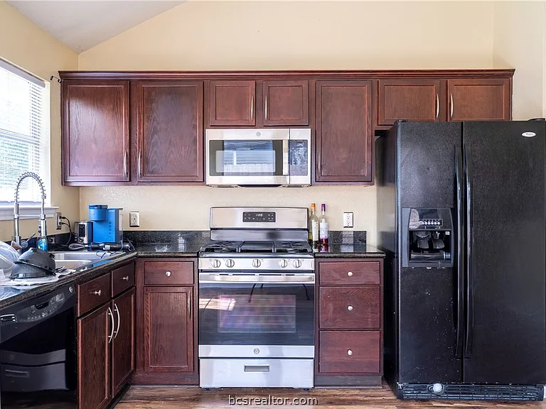 928 Crested Point Dr — Photo 9