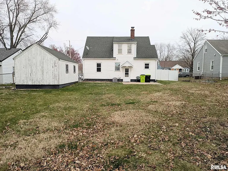 304 Redbud Dr — Photo 4