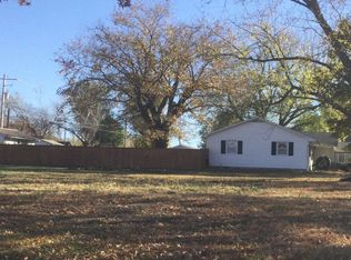 1621 S Ingram Ave, Sedalia, MO 65301