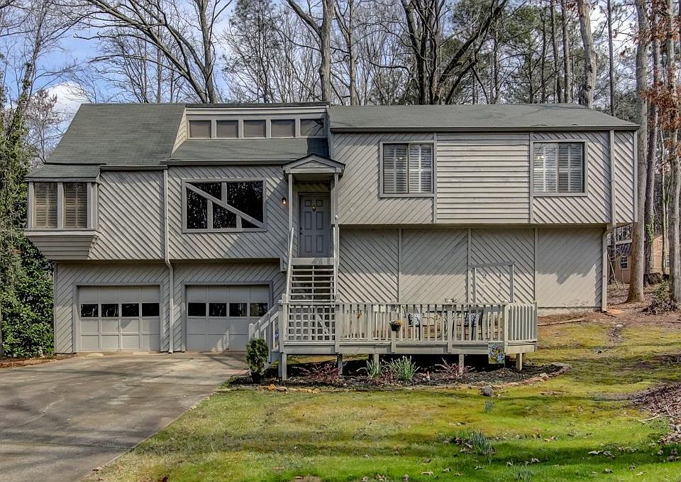 1st image of 2213 Carlyle Dr