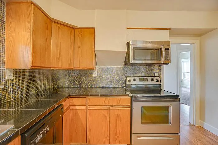 944 Dale St — Photo 25