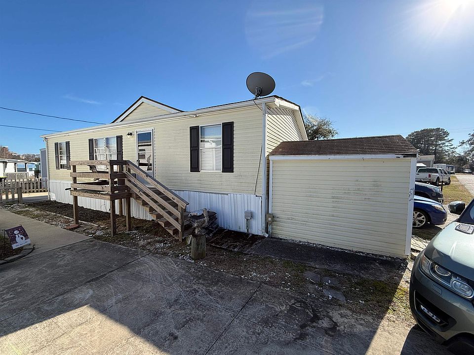 1st image of 373 Silver Sands Ln.