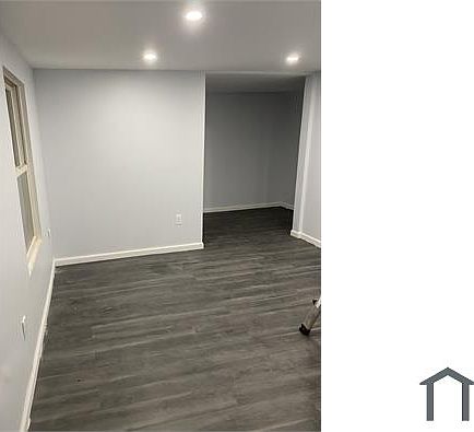4th image of 361 E Poplar St #1