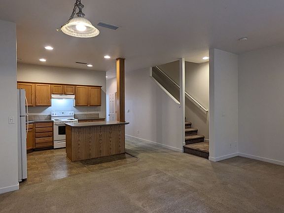 3rd image of 16906 NE Halsey St #16970