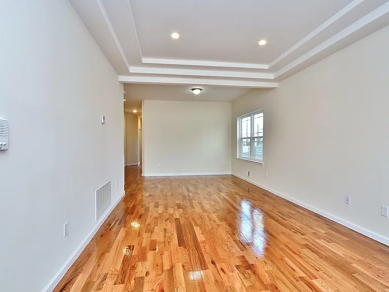 70 Erie St #1 — Photo 4