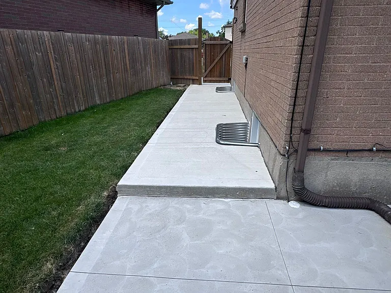393 E 16th St #BASEMENT — Photo 15