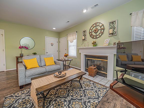 5th image of 192 W Green Meadows Rd