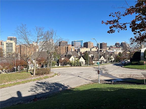 3rd image of 5001 Sunset Dr