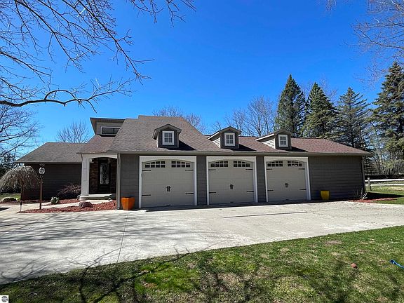 2nd image of 5801 Shirley Ann Dr