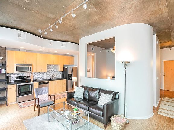 3rd image of 415 Church St APT 2210