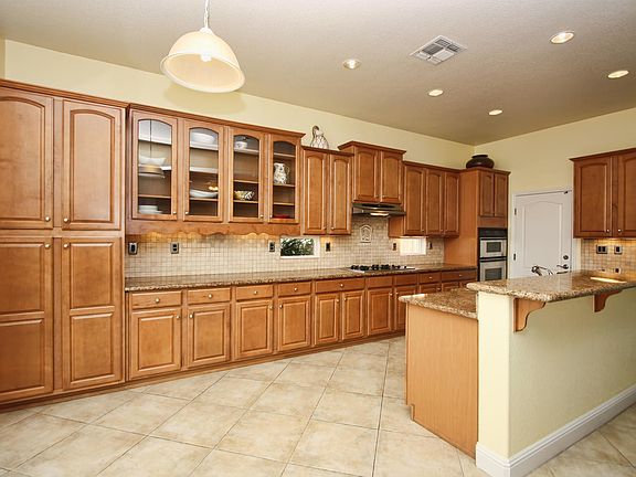 3rd image of 580 Hildebrand Cir