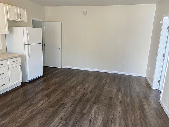 4th image of 1039 N Bonnie Brae St #4