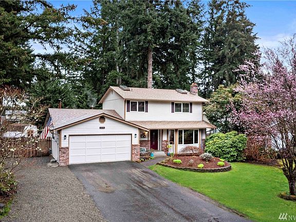 Huge lot, extra parking & mature landscaping!