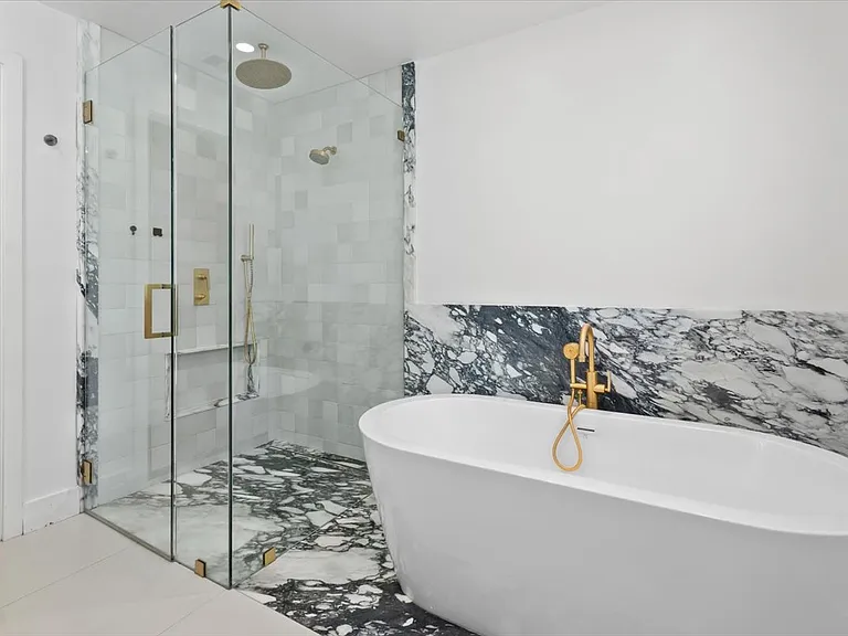 5748 Vesper Ave #1 — Photo 14