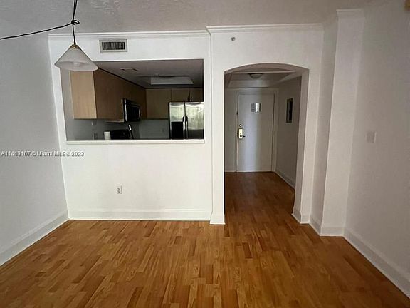 2nd image of 2951 S Bayshore Dr #313