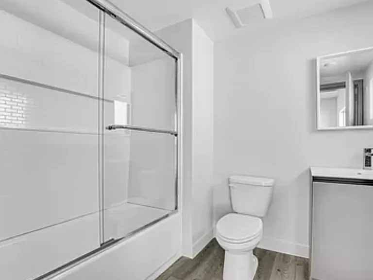 7040 N Woodman Ave #105 — Photo 16